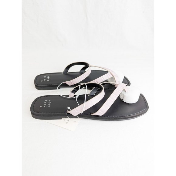 A New Day Target Women's Felicity Purple Cross Strap Toe Ring Sandals Sz 7.5 - Picture 2 of 5